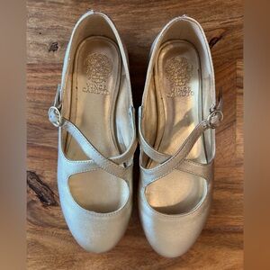 Vince Camuto girls gold metallic shoes,          Size 2, barely worn.